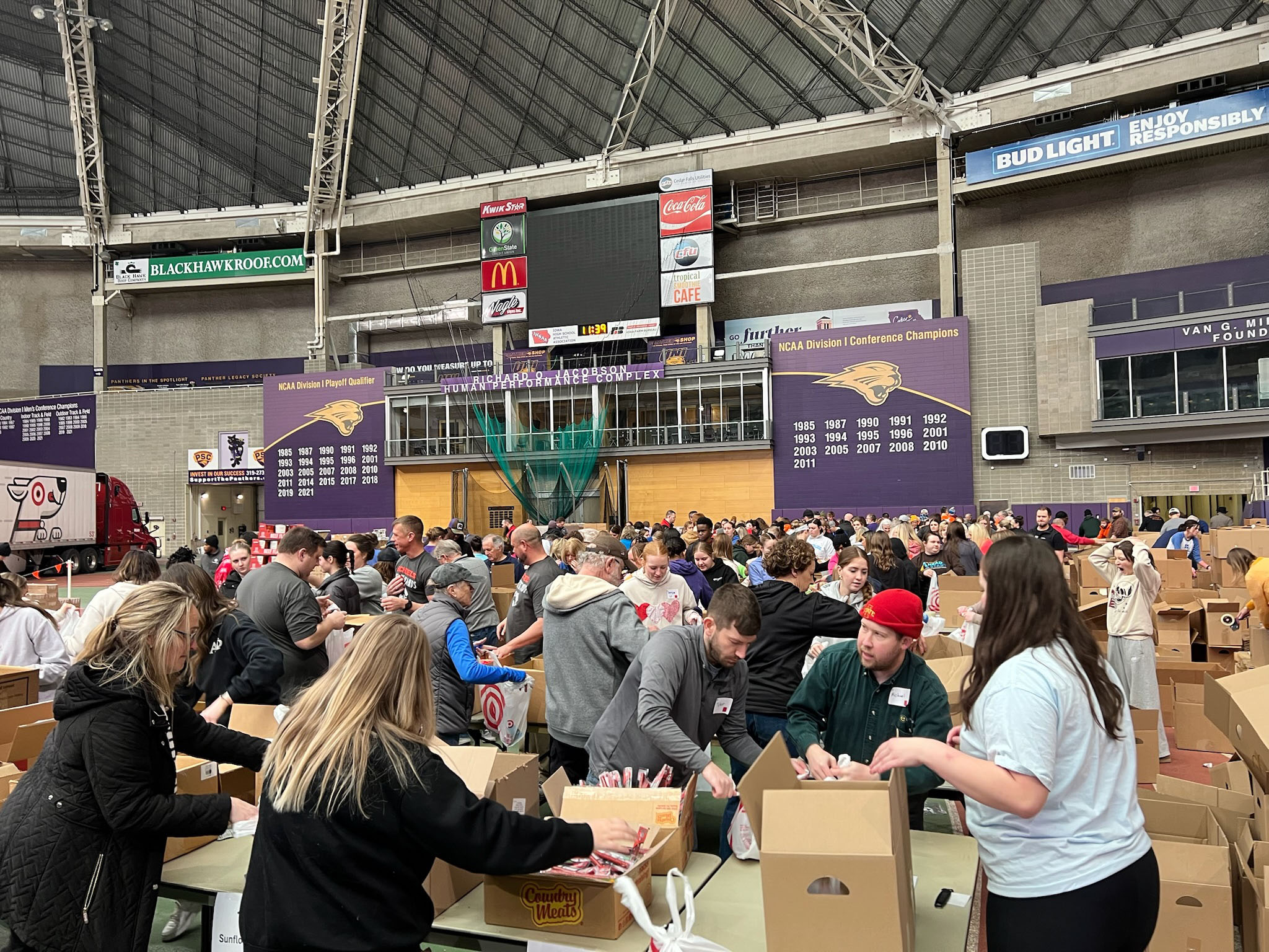 Volunteers Pack the Dome